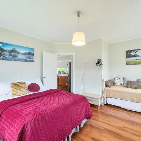 Sunny & Cozy Home Near Western Springs Auckland Exteriör bild