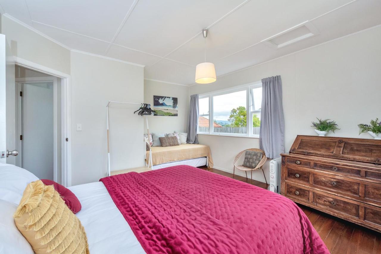 Sunny & Cozy Home Near Western Springs Auckland Exteriör bild