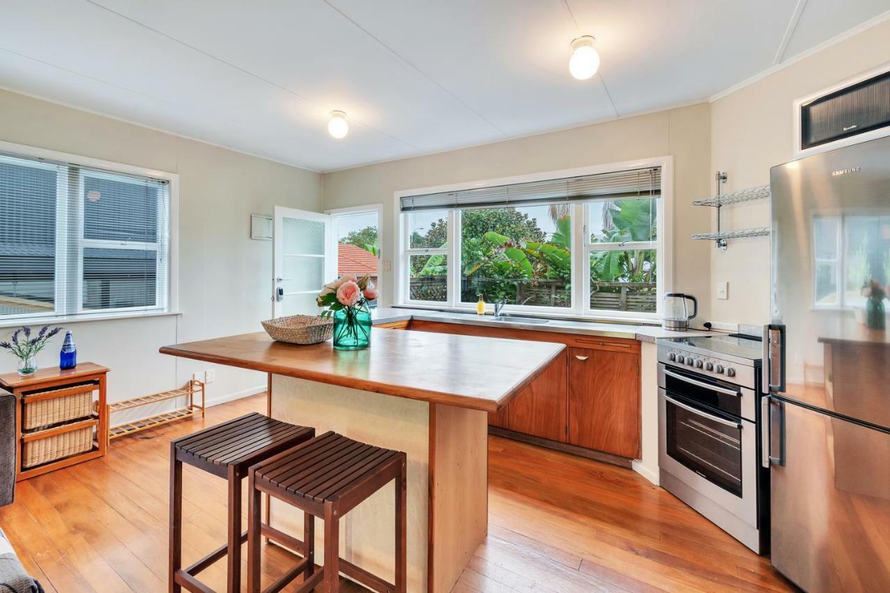 Sunny & Cozy Home Near Western Springs Auckland Exteriör bild