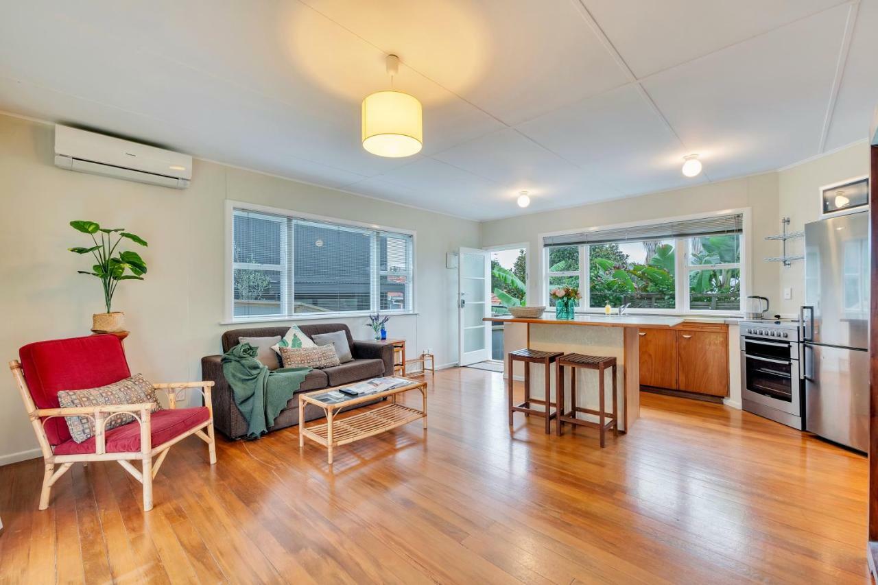 Sunny & Cozy Home Near Western Springs Auckland Exteriör bild