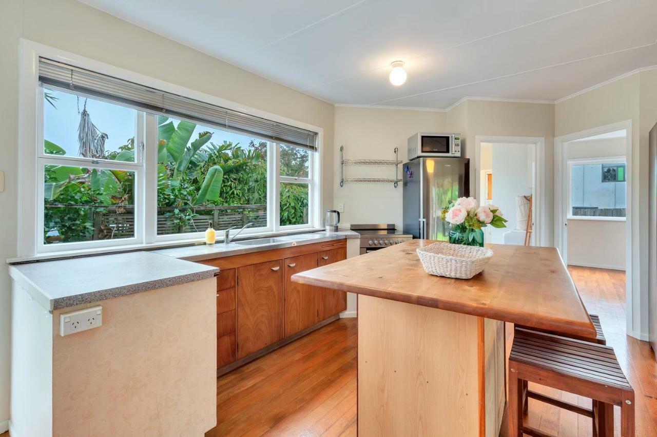 Sunny & Cozy Home Near Western Springs Auckland Exteriör bild