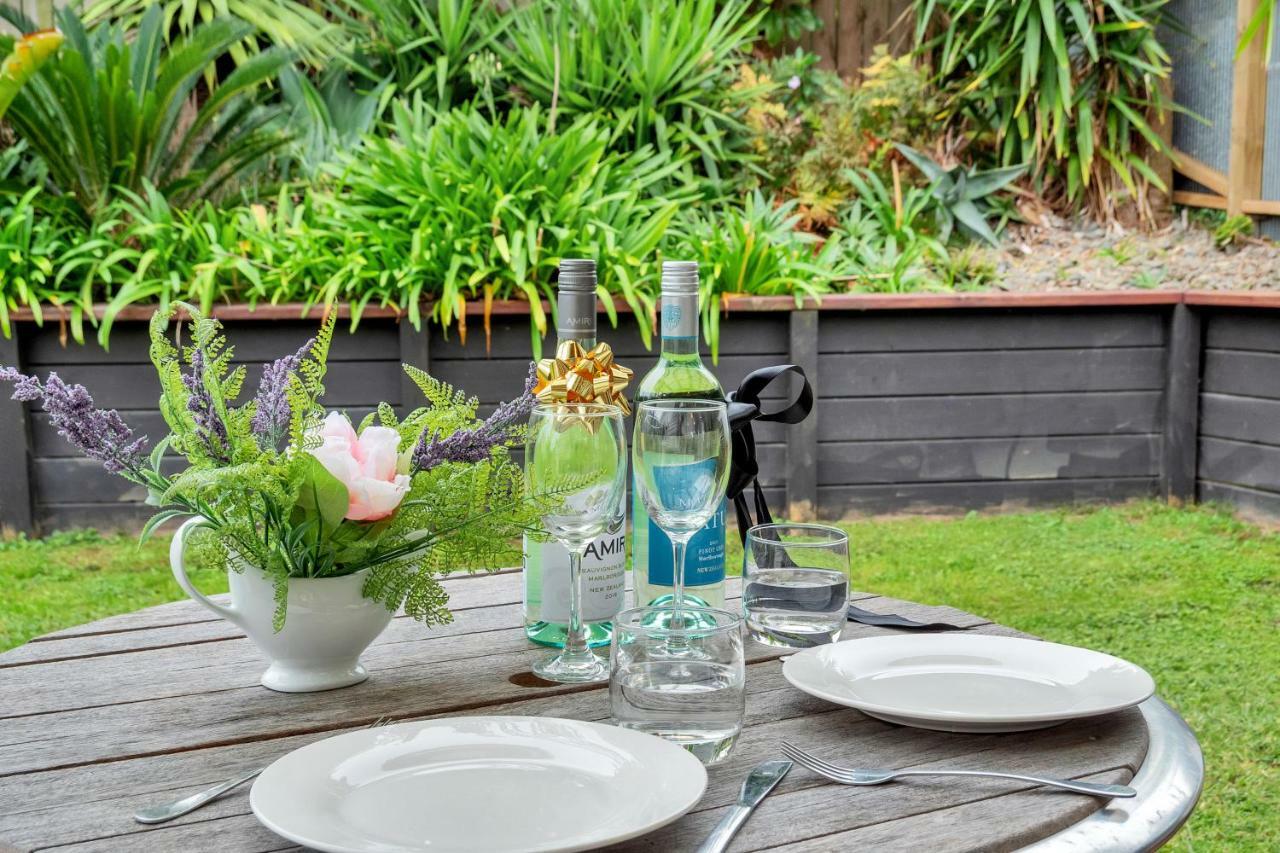 Sunny & Cozy Home Near Western Springs Auckland Exteriör bild