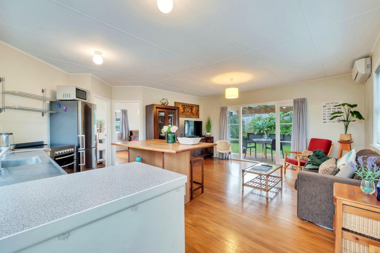 Sunny & Cozy Home Near Western Springs Auckland Exteriör bild