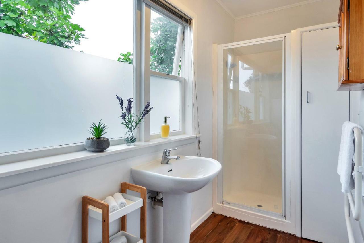 Sunny & Cozy Home Near Western Springs Auckland Exteriör bild